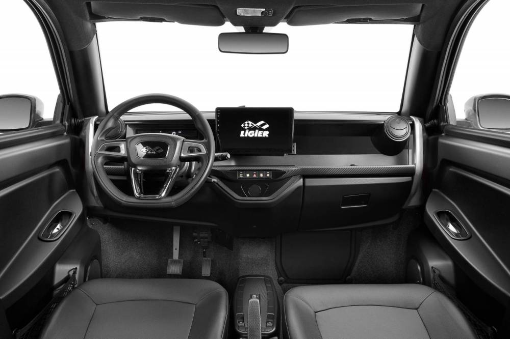 Ligier MYLI électrique interieur